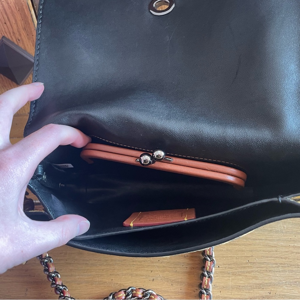 Coach crossbody in tiger pattern, calf hair and leather material. - Picture 3 of 8